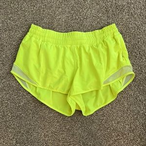 lululemon hotty hot shorts 2.5